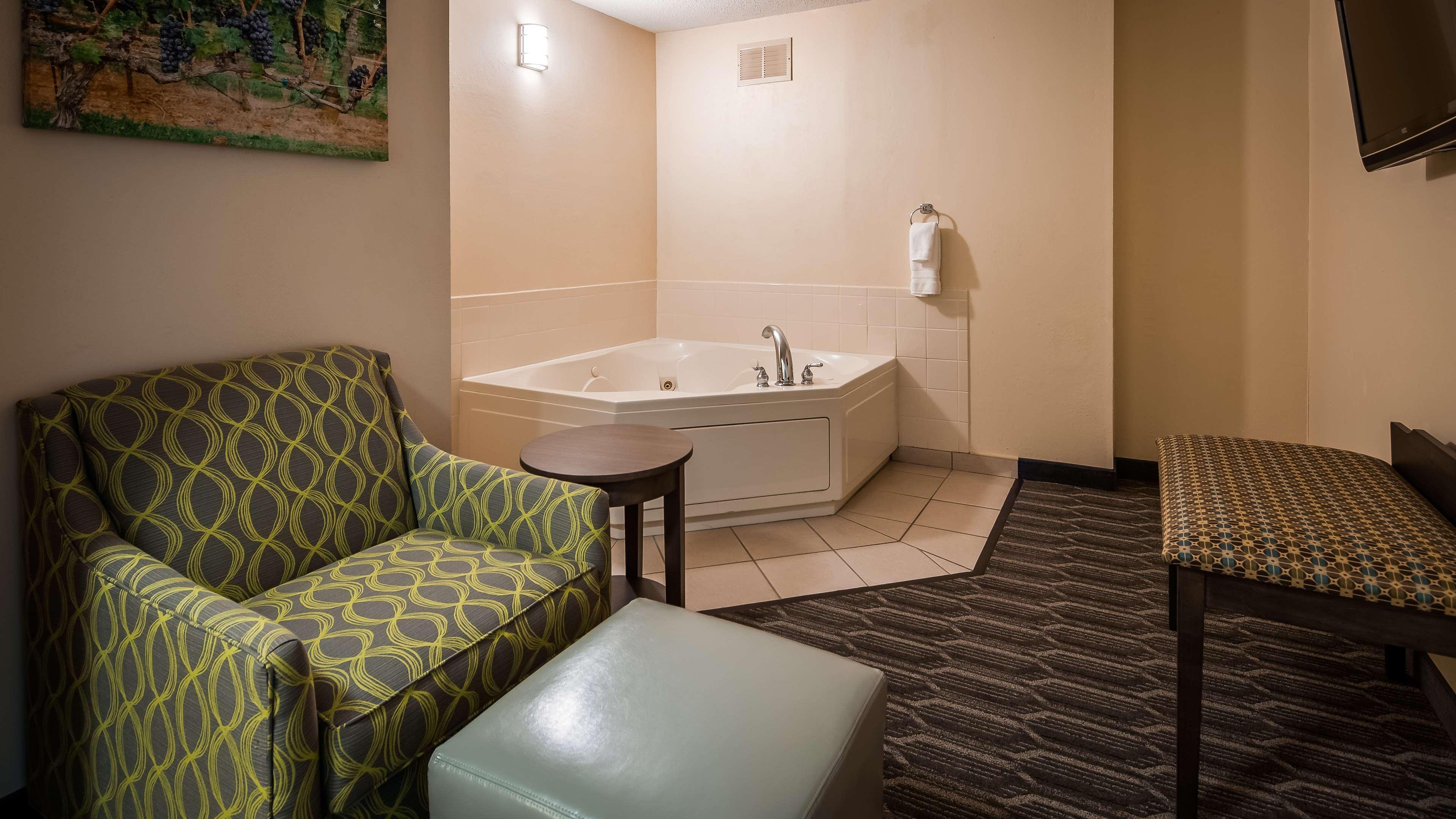 Best Western Plus Yadkin Valley Inn & Suites Jonesville Eksteriør billede