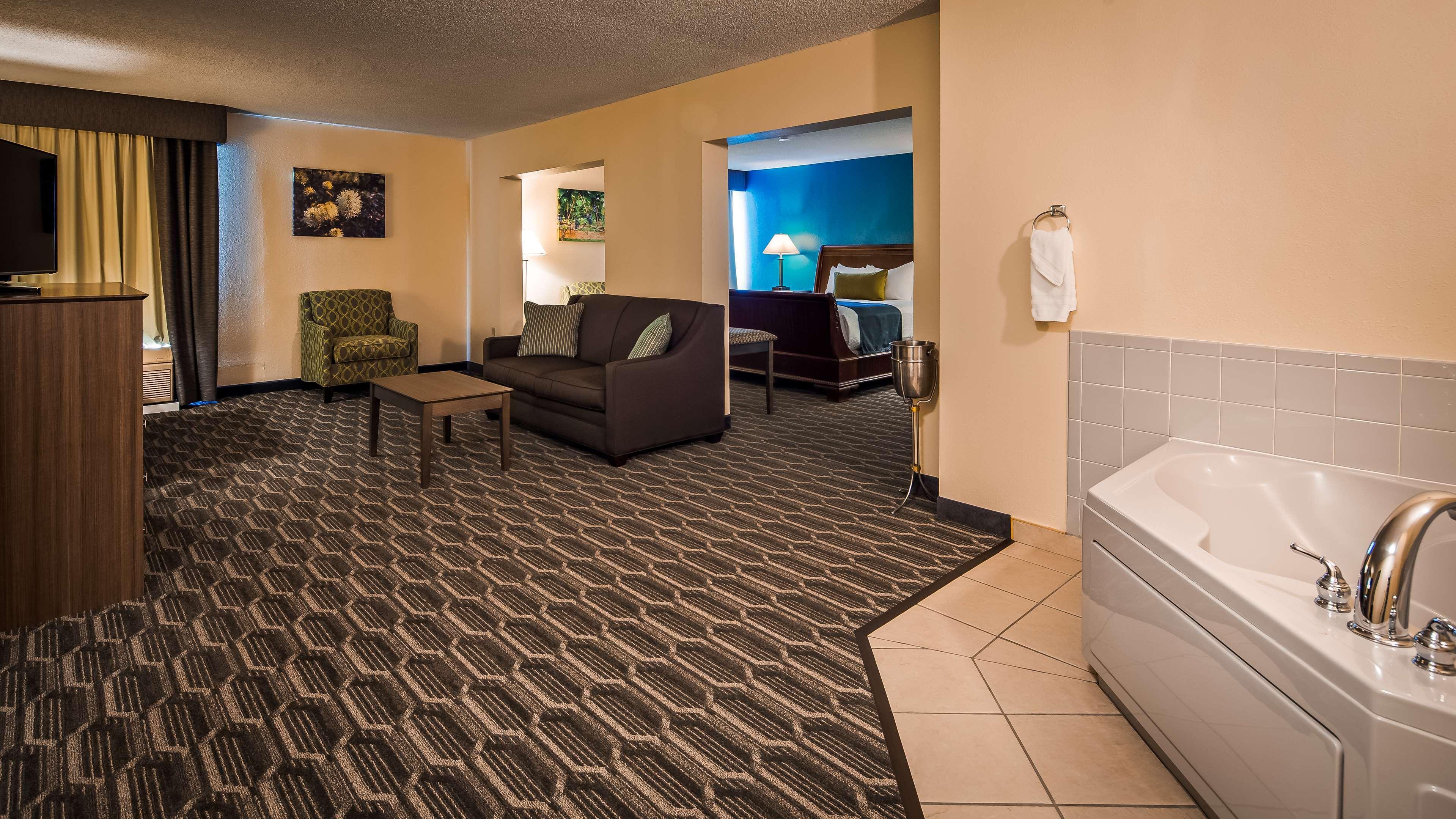 Best Western Plus Yadkin Valley Inn & Suites Jonesville Eksteriør billede