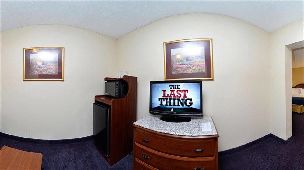 Best Western Plus Yadkin Valley Inn & Suites Jonesville Eksteriør billede