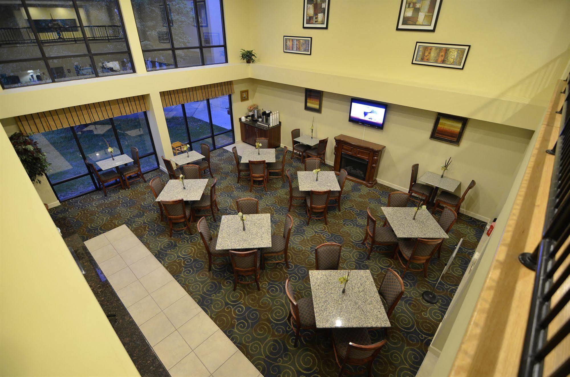 Best Western Plus Yadkin Valley Inn & Suites Jonesville Eksteriør billede